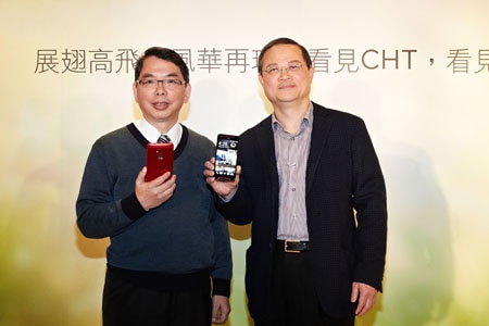 照片圖說：中華電信行動通信分公司總經理林國豐（左）與HTC中國區總裁暨北亞區總經理董俊良（右）共同宣佈2014年雙方將開創更精緻多元的合作模式，持續成為行動通訊的領航者。