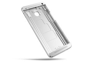 圖四：新HTC One擁有一體成型、無縫隙全金屬機身，擁有突破性並兼具質感的經典產品設計