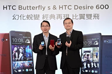 中華電信行動通信分公司總經理林國豐(左)與HTC北亞區總經理董俊良(右)一同發表HTC Butterfly s與HTC Desire 600。