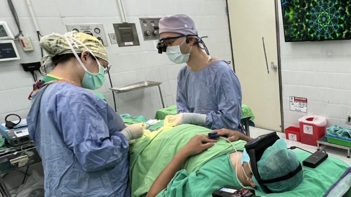 HTC Medical VR collaborates with Taipei Hospital of the Ministry of Health and Welfare to bring VR technology into operating rooms to alleviate patients’ anxiety and pain