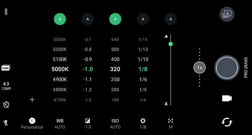 Camera viewfinder screen showing various controls that you can set manually.