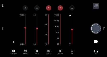 Camera viewfinder screen showing various controls that you can set manually.